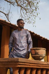 Mannequin homme habillé en Bazin Getzner traditionnel