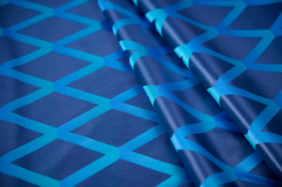 Image de bazin Getzner bleu à motif carré