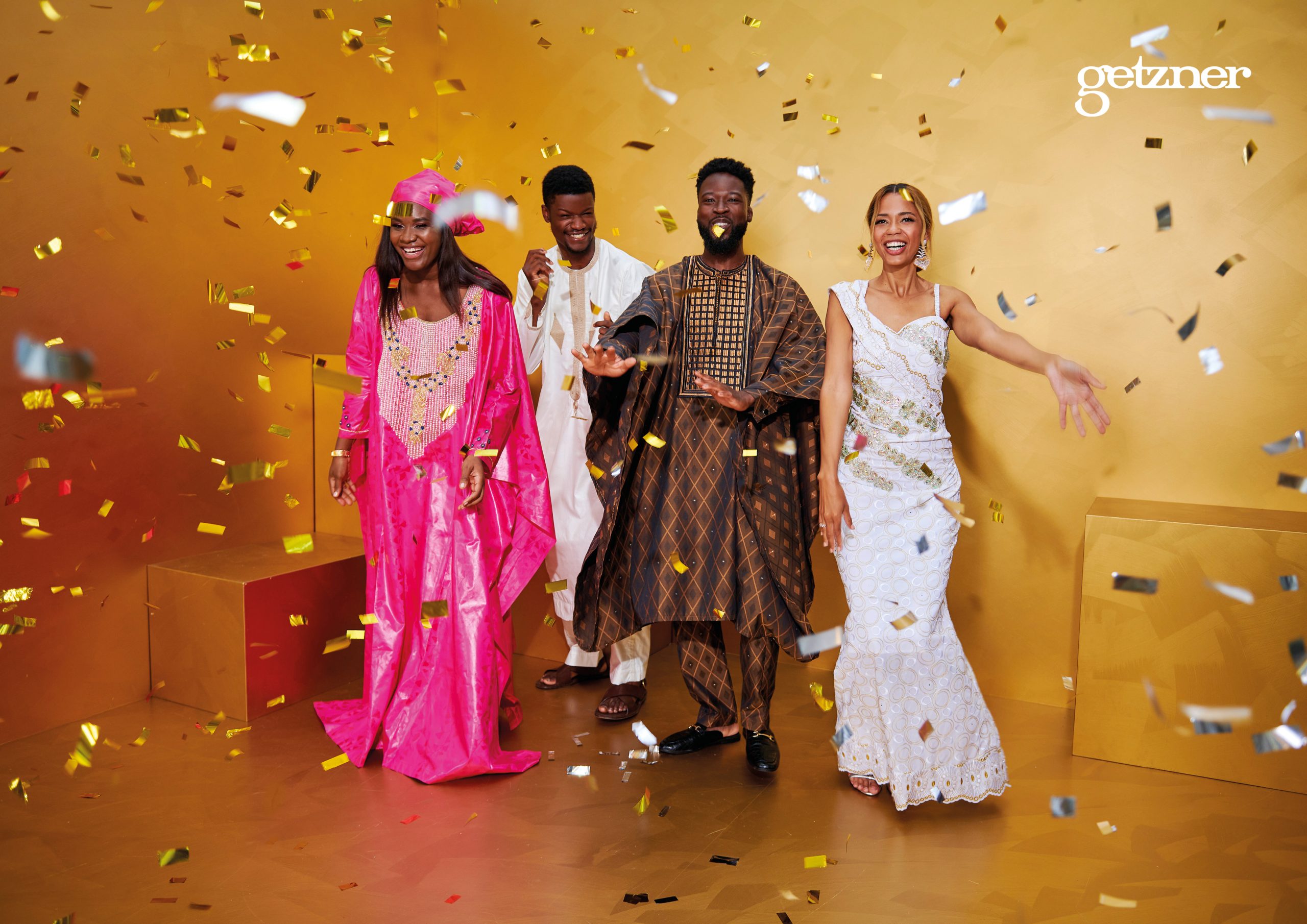 Groupe de mannequins Getzner habillés en tissu Super Magnum Gold