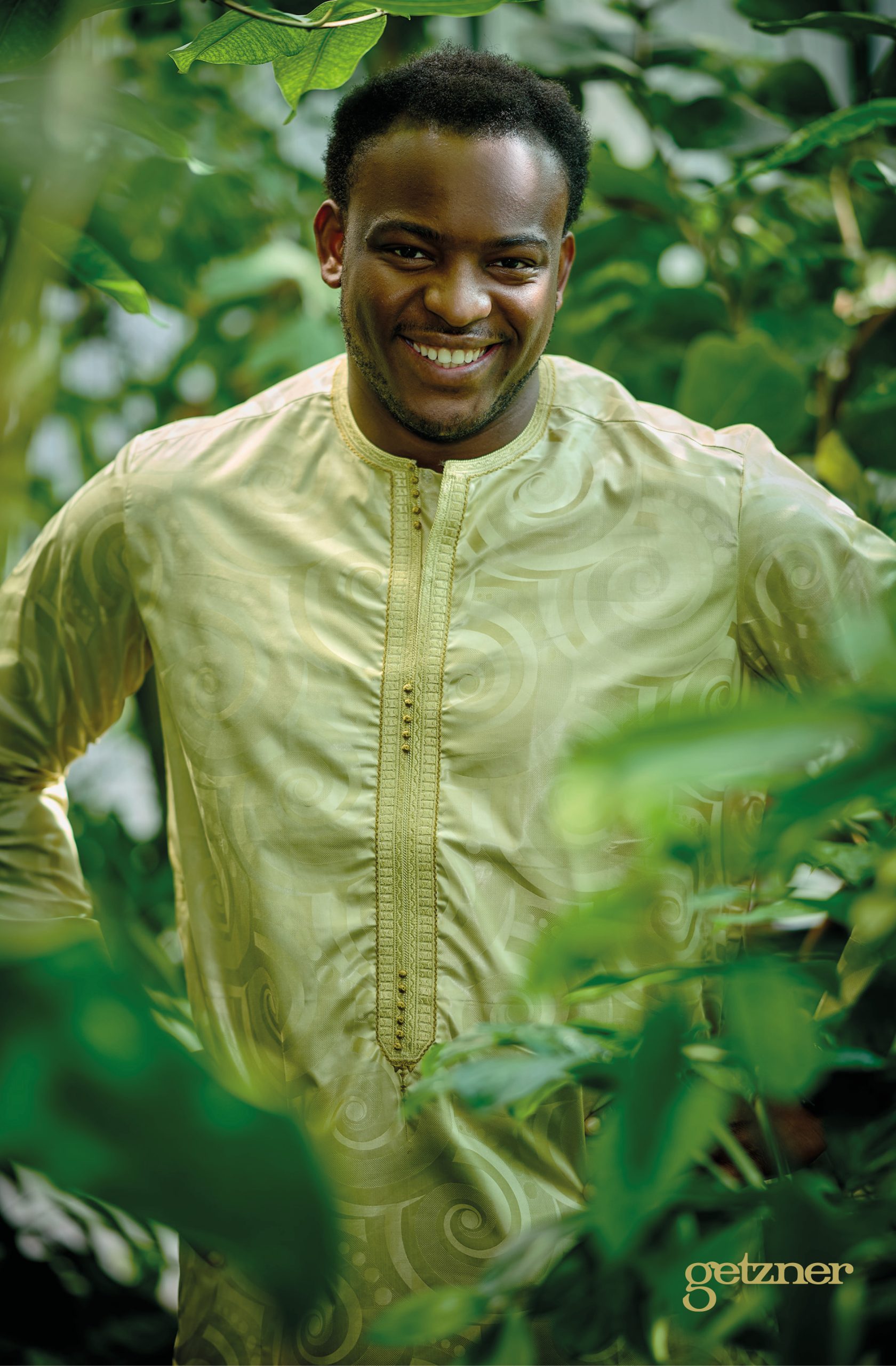 Mannequin Getzner habillé en habit traditionnel vert de bazin