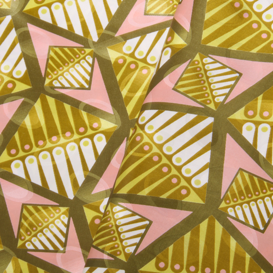 Image d'un Bazin Madame Getnzer (aussi appelé Mama Getzner) avec différents motifs et couleurs jaune et rose